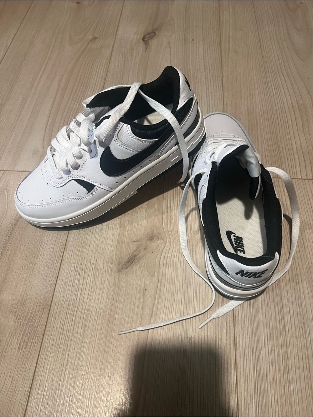 Nike White and Black Low-Top Sneakers